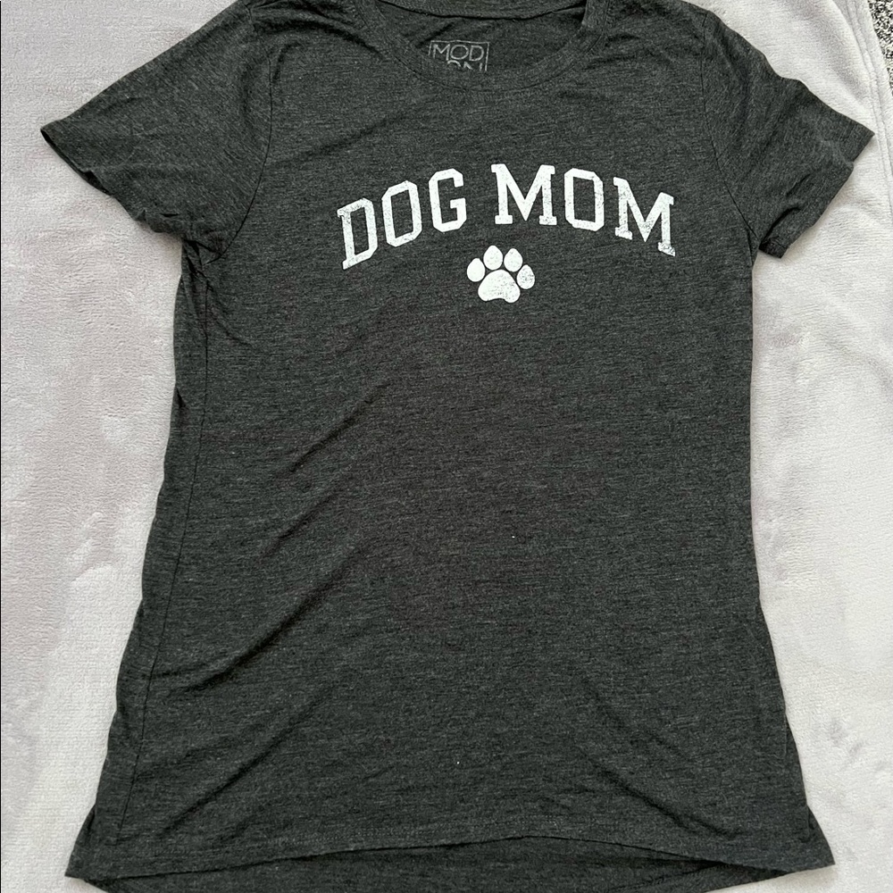 Dog Mom tshirt M
